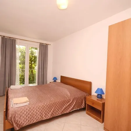 Apartments Romano *
